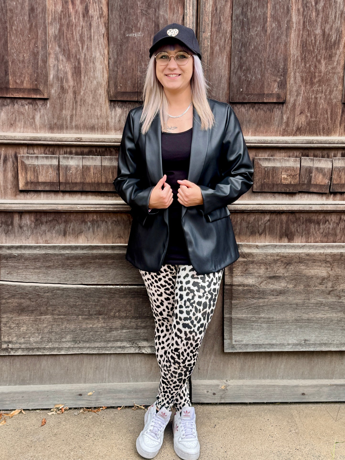Schwarzer Blazer aus Kunstleder – edgy Eleganz für einen modernen Look
