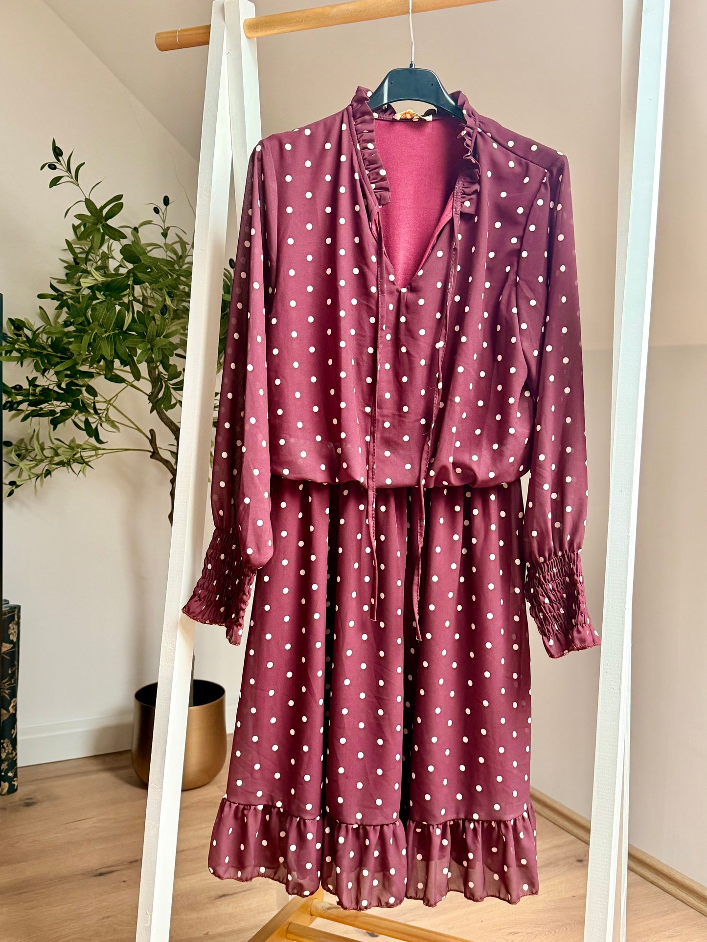 Elegantes Polka-Dot-Kleid mit Rüschen & langen Ärmeln – in drei Farben