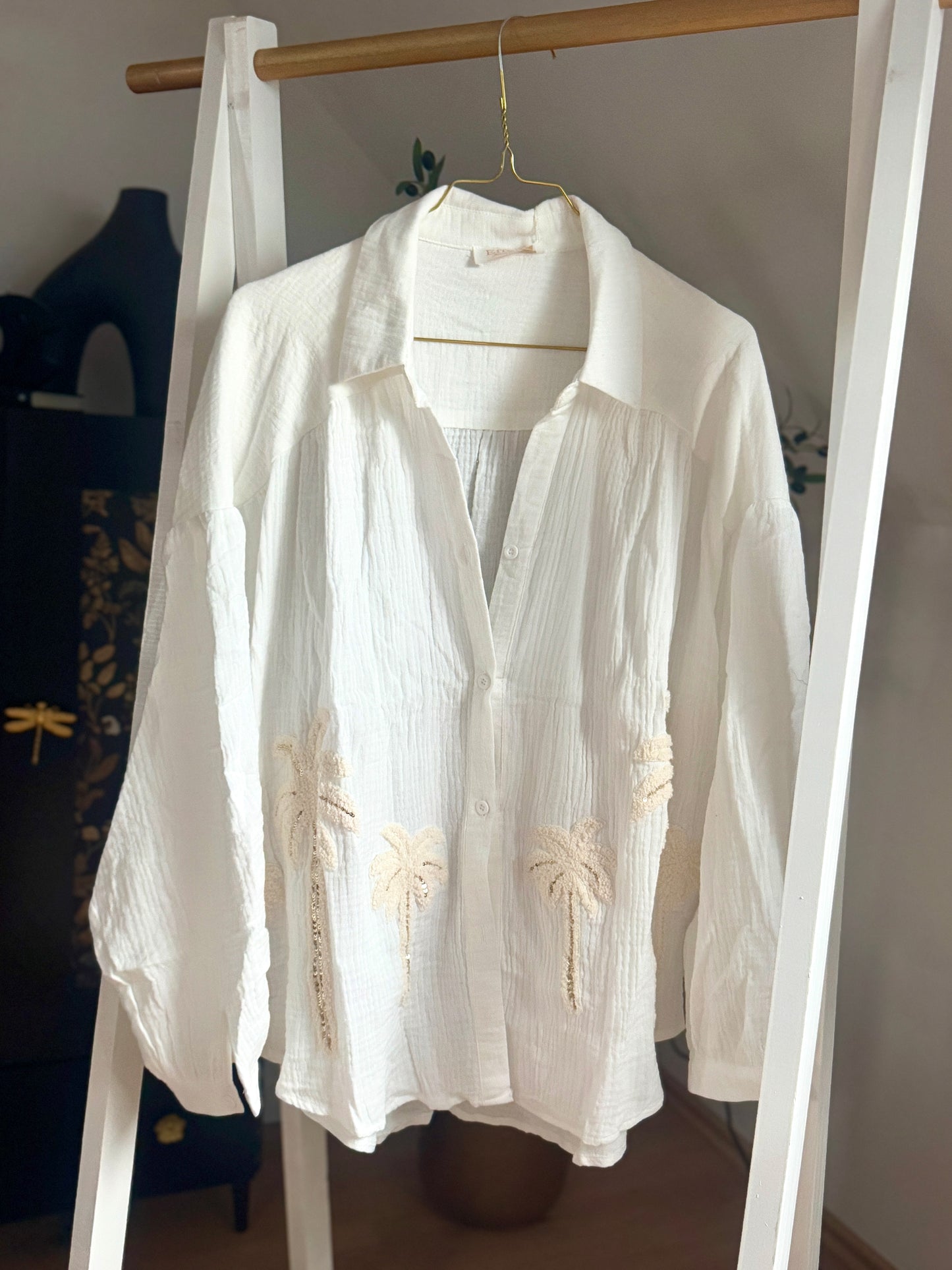 Oversize Musselin-Hemd “Tropical Breeze” mit Palmen-Stickerei - weiß