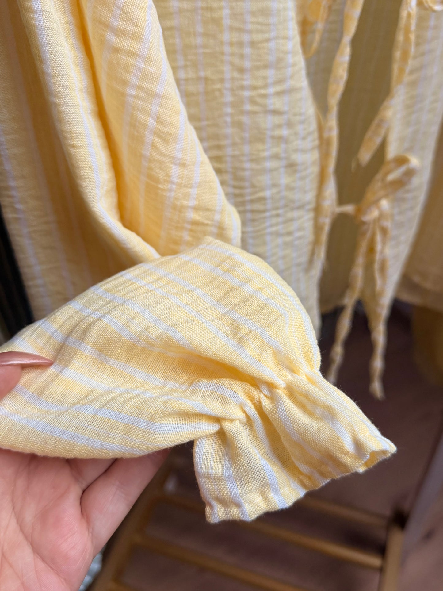 Leichte Bluse mit Bindebändern – Made in Italy | Gelb & Salbeigrün