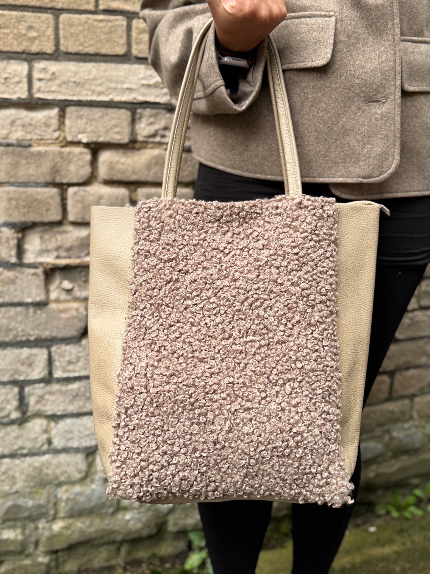 Teddy Shopper in Taupe – Stilvoll & Geräumig
