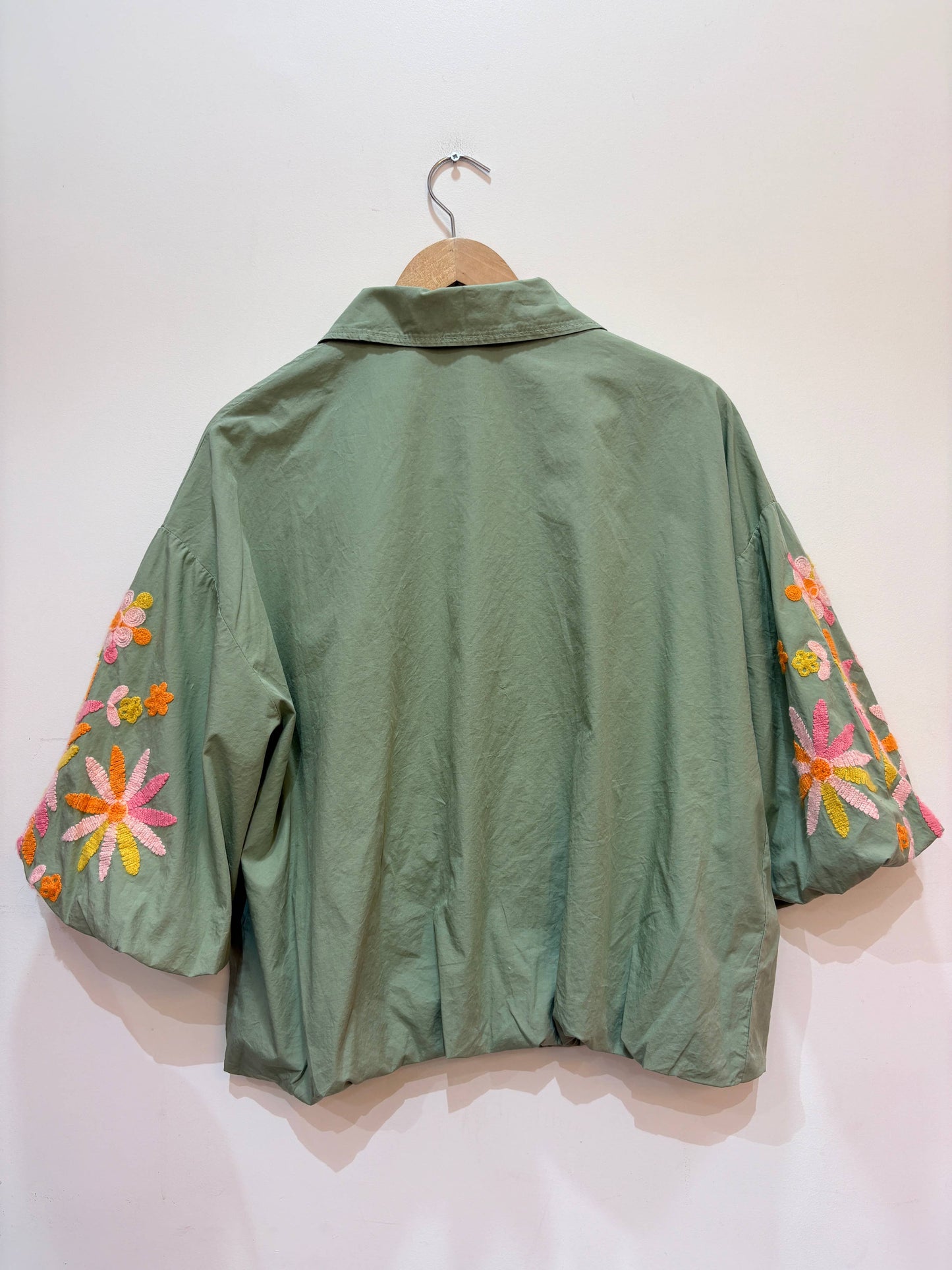 Overshirtjacke mit bestickten Ärmeln PV2648
