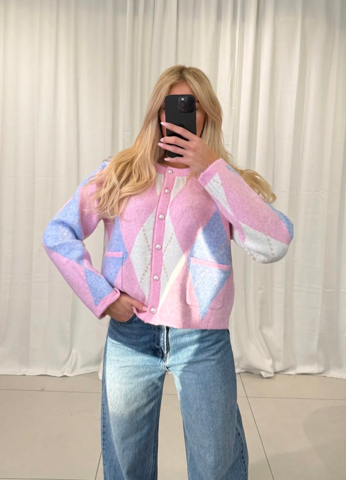 Pastell Argyle Cardigan Pullover – weicher Strick mit Knopfleiste in Rosa