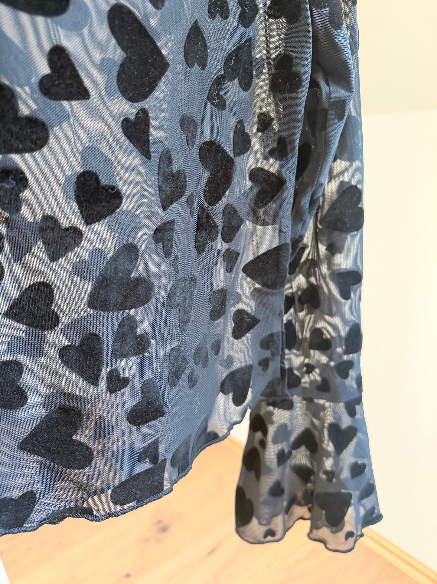 Mesh Top Herzen – Damen Langarmtop mit Herzmuster