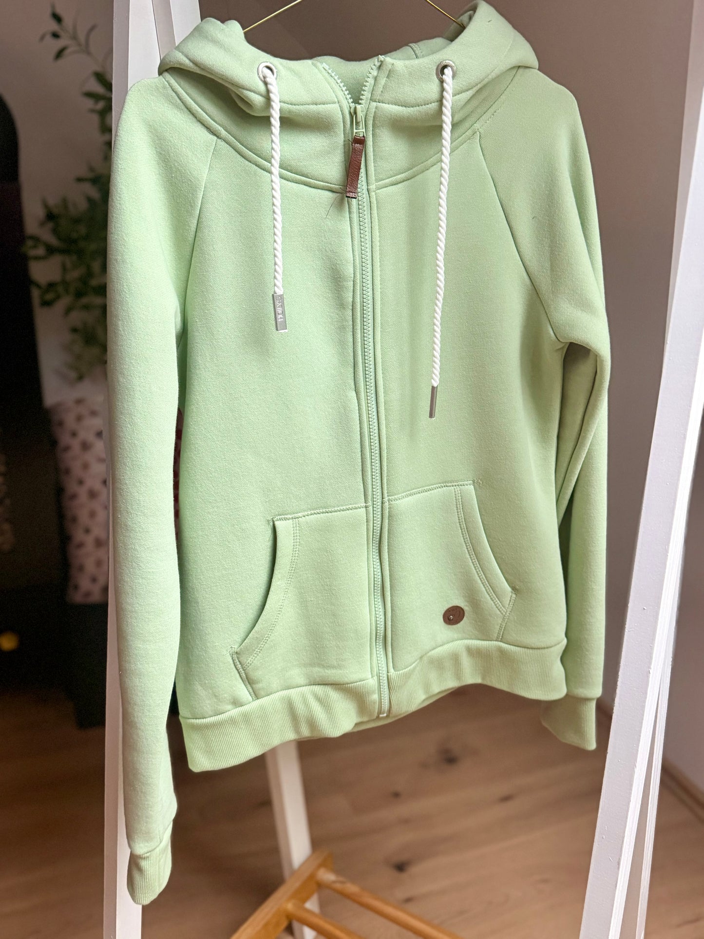 Sweatjacke mit Kapuze & Reißverschluss – Green Tea | Casual Hoodie Damen