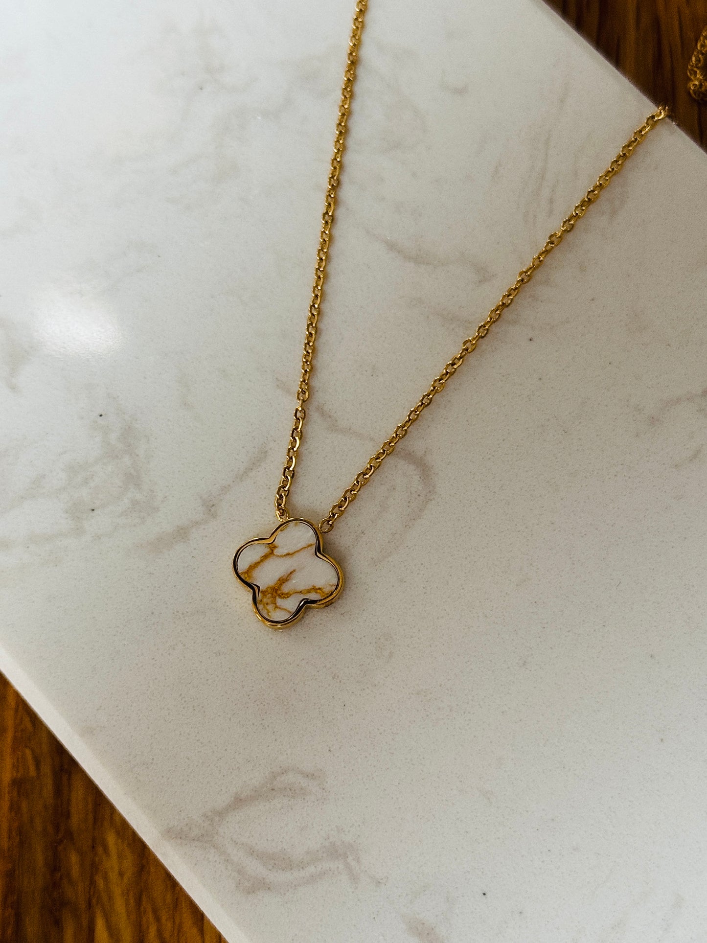 White-Gold Clover Kette | 18K vergoldet