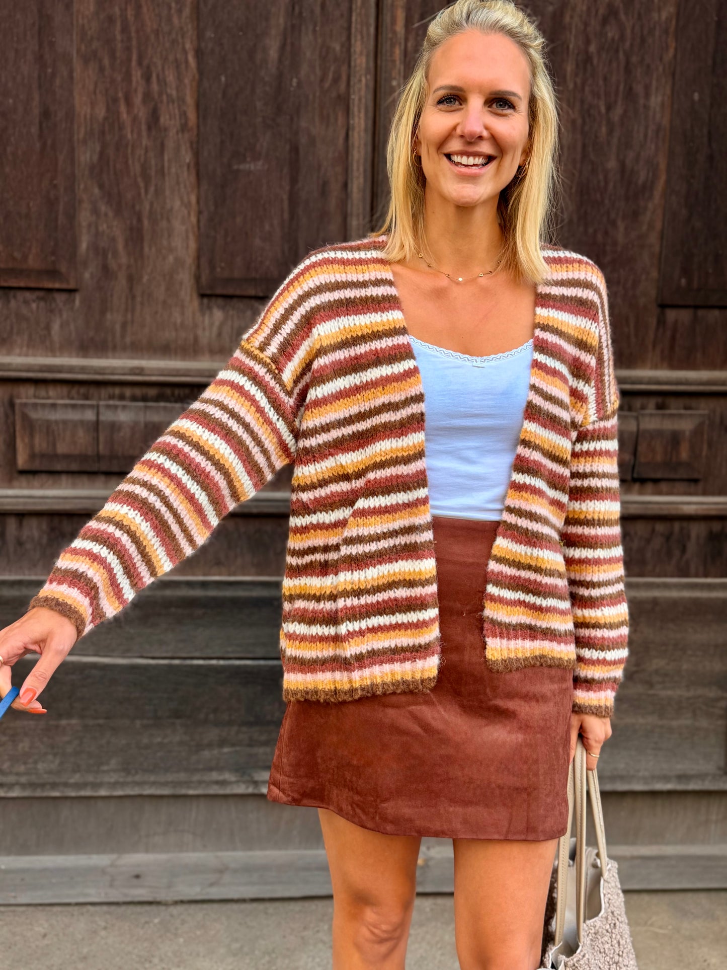 Cardigan „Cozy Stripes“ – Gestreift in Braun