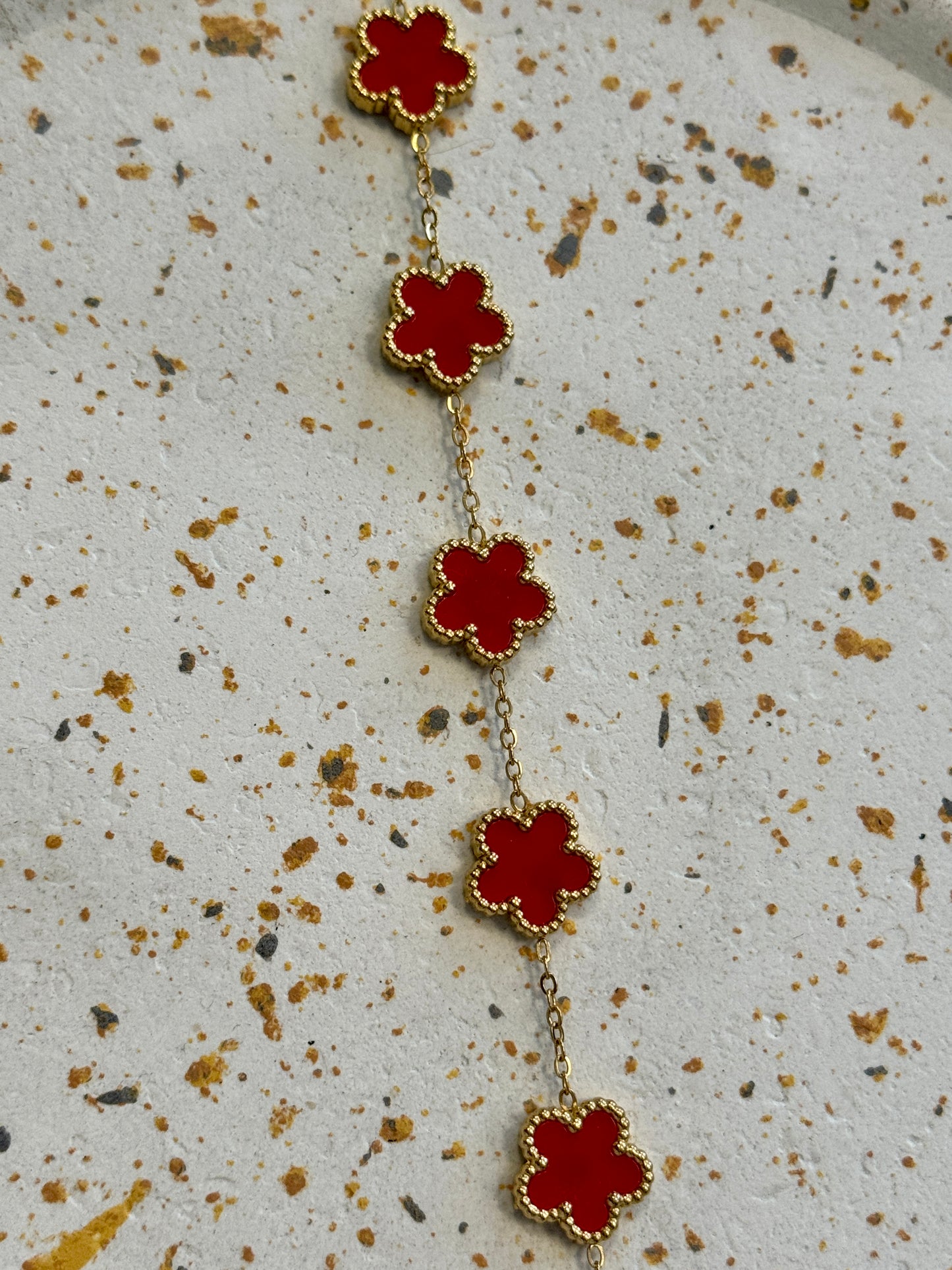 Armband mit Roten Blüten