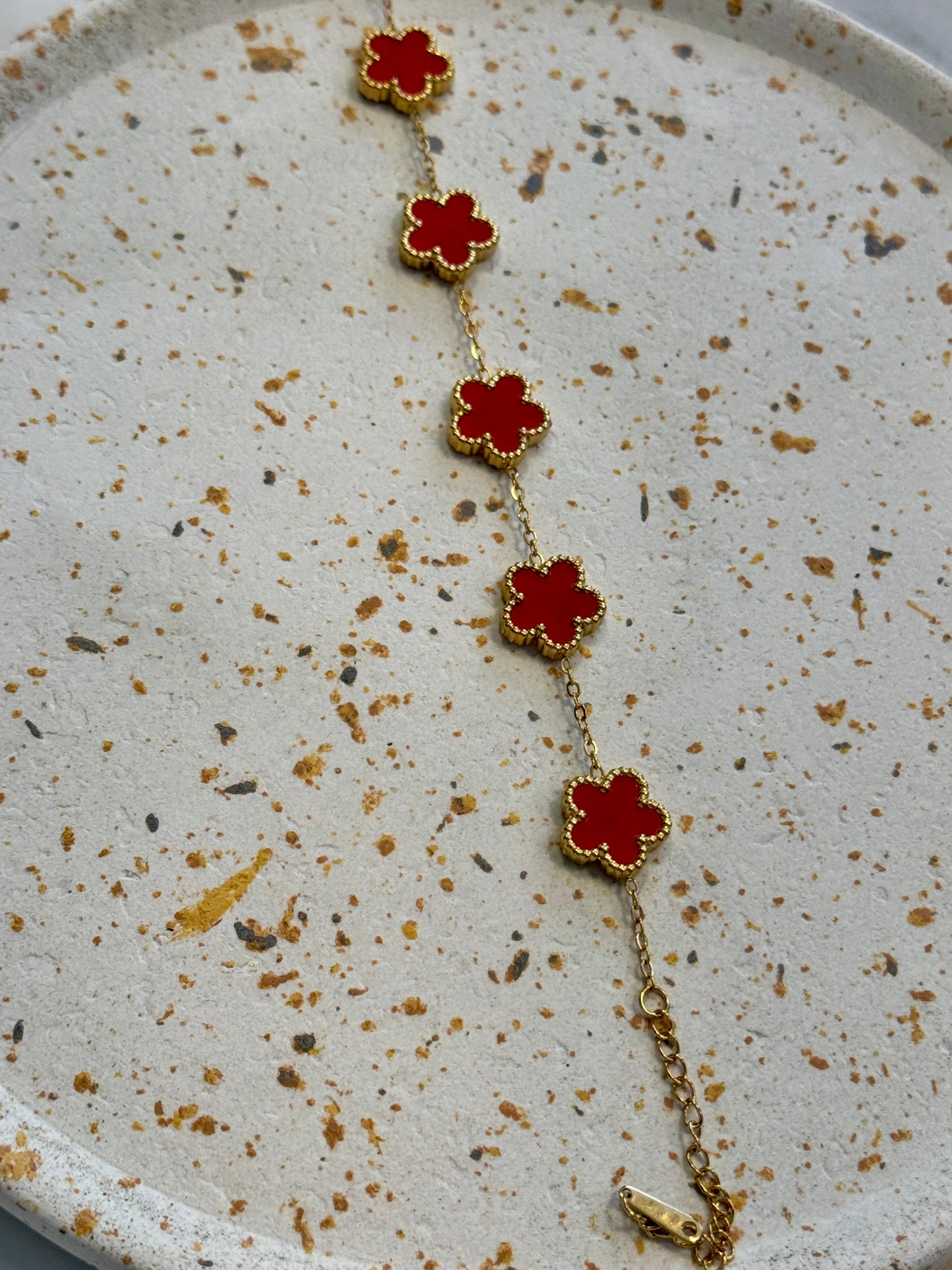 Armband mit Roten Blüten
