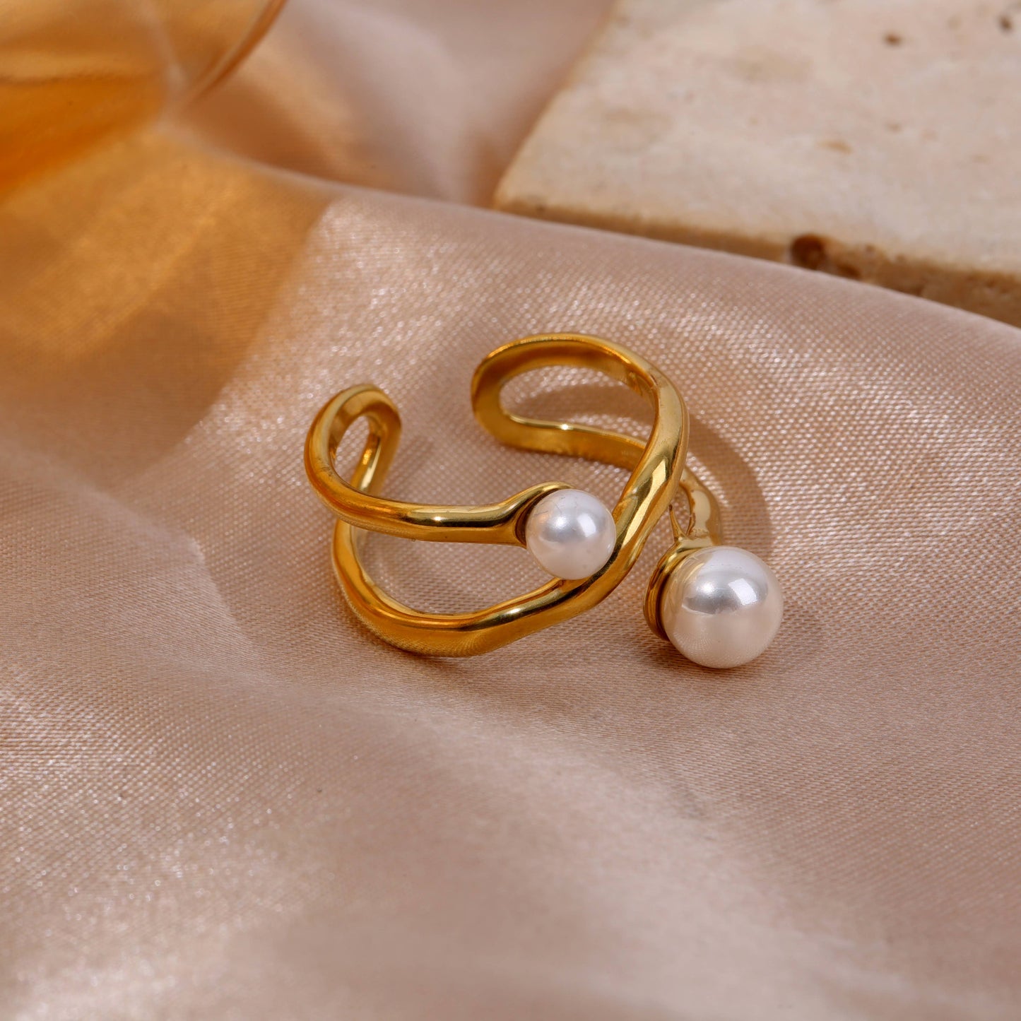 Verstellbarer goldener Ring mit doppeltem Ast und offener Rückseite