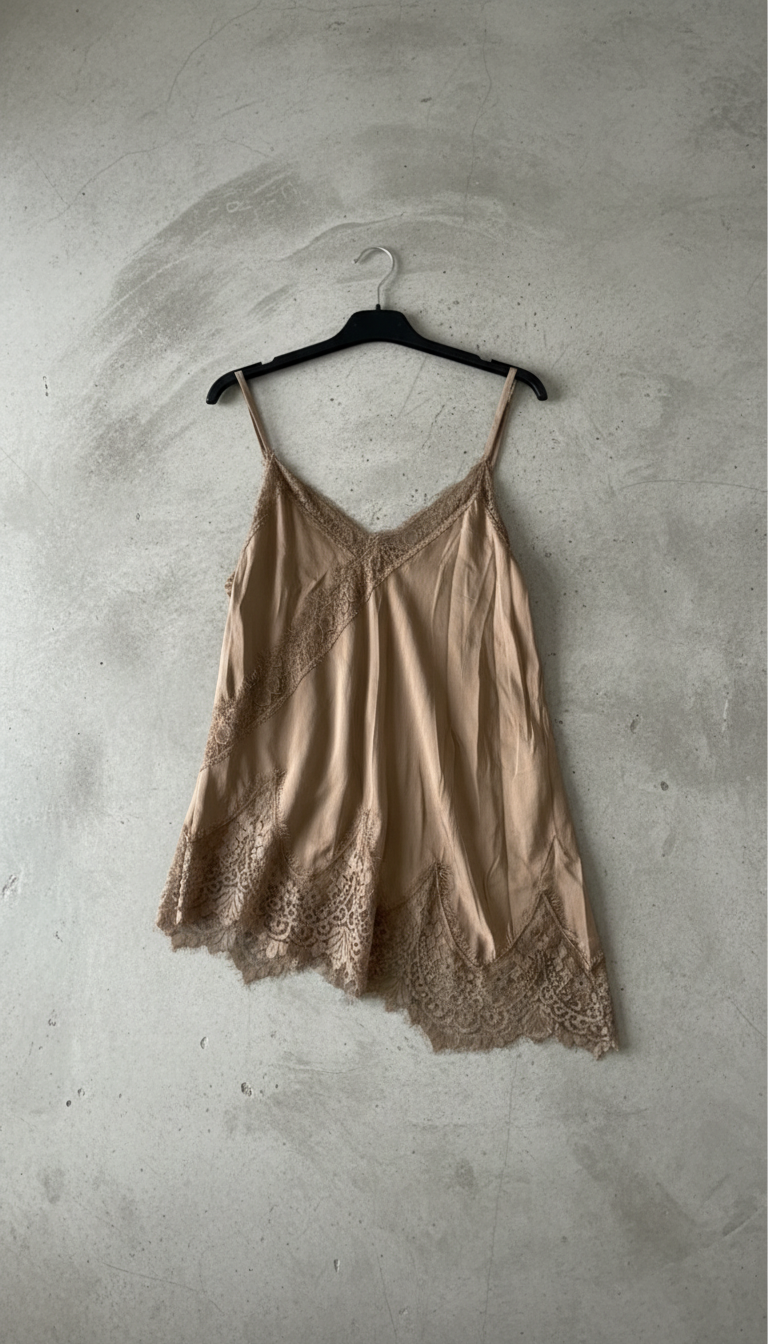 Spitzentop „Silky Lace“ – Trägertop aus Viskose-Seiden-Mix mit feiner Spitze