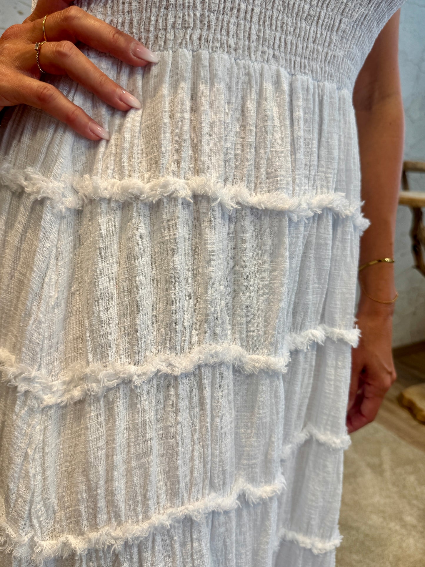 Strandkleid Bandeau Maxikleid – Boho Sommerkleid in Weiß | Smocked Fit mit Stufen