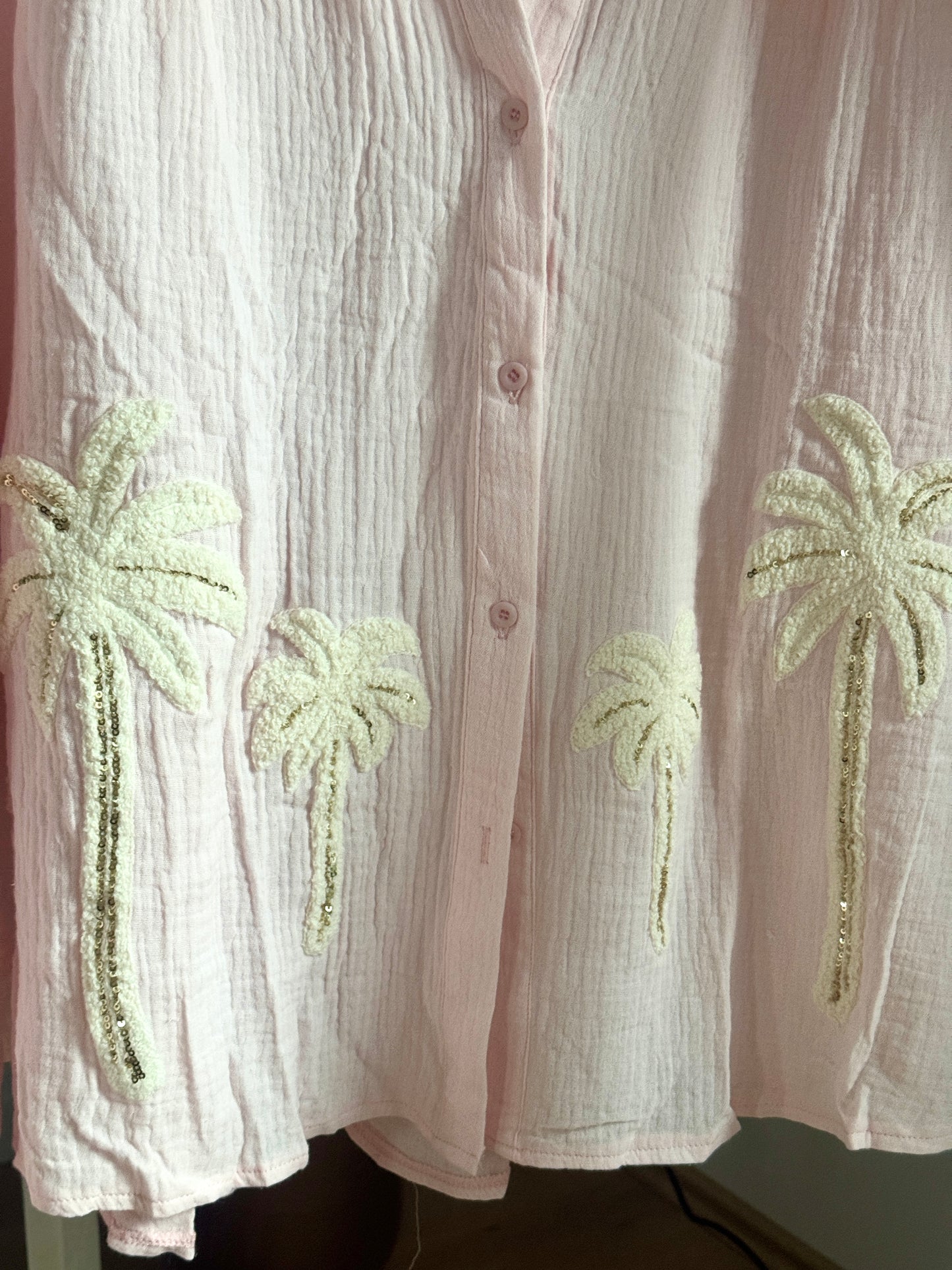 Oversize Musselin-Hemd “Tropical Breeze” mit Palmen-Stickerei - rosa