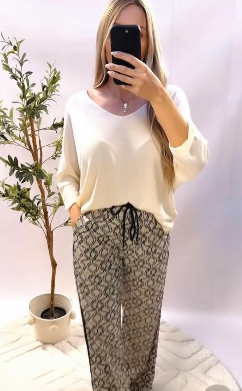 Leichter Oversize Feinstrickpullover mit rundem V-Ausschnitt