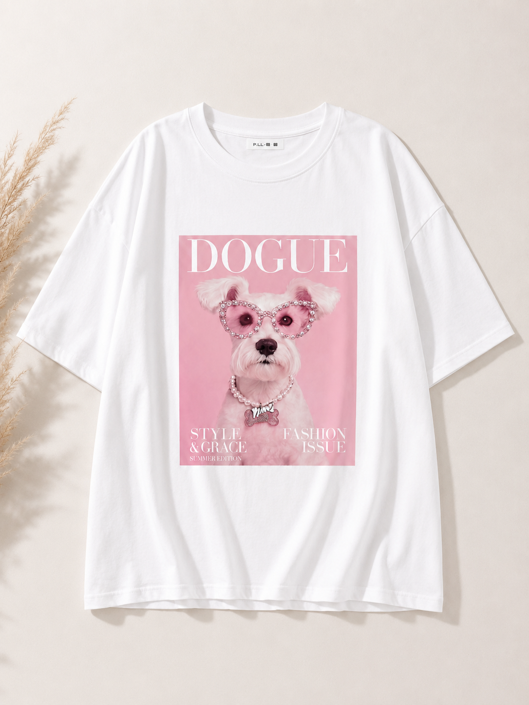 Oversize T-Shirt “DOGUE” – Weiß mit 3D Perlen
