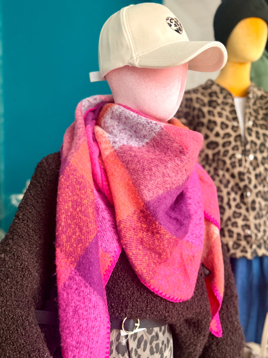 Kuschelschal „Berry Crush“ – Dreieckstuch in Pink-Orange-Rot