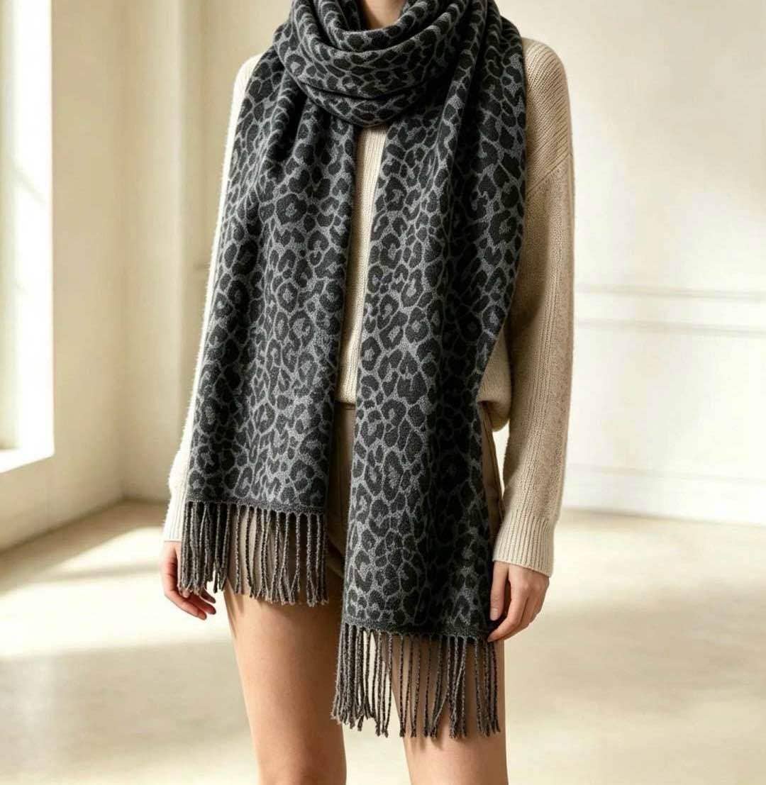 Damen-Schal mit Leopardenmuster und Fransen