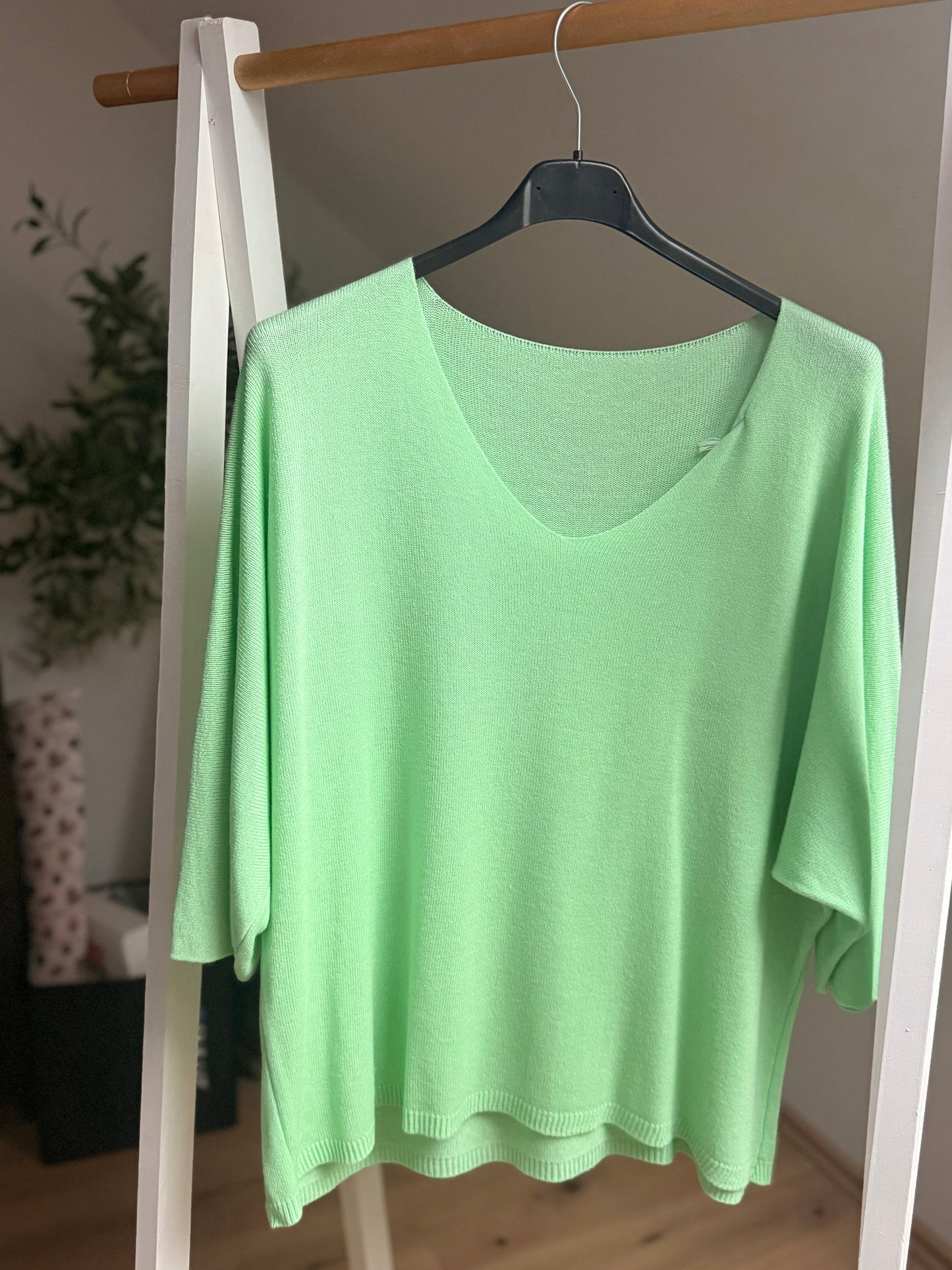 Feiner Kurzarm-Pullover mit V-Ausschnitt – Modalmix | Made in Italy | Mintgrün