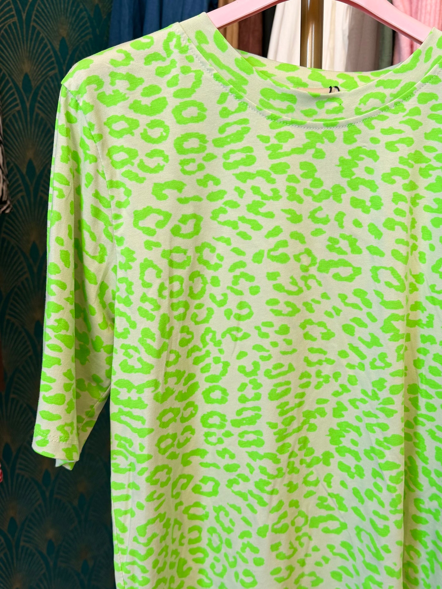 Leo Shirt Damen – Neon & Beige | Made in Italy | Oversize T-Shirt mit Animal Print