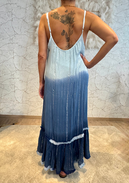 Boho Maxikleid mit Farbverlauf & Glitzerdetails – Trägerkleid in Blau-Weiß