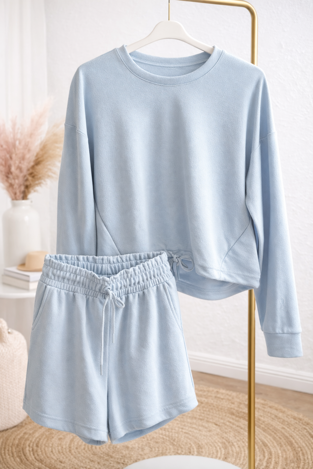 Cozy Lounge Set „Soft Touch“ – Zweiteiler aus Sweatshirt & Shorts (Beige/Blau)
