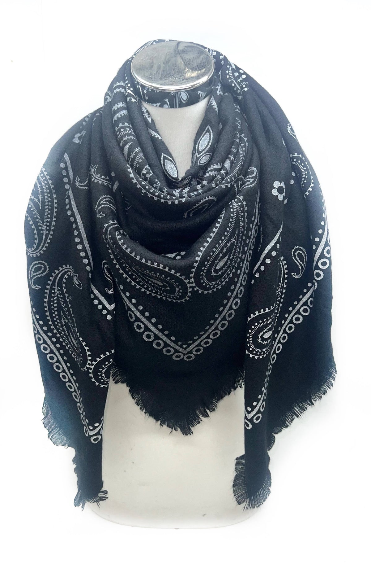 K2 quadratischer Wollschal mit Paisley‑Muster