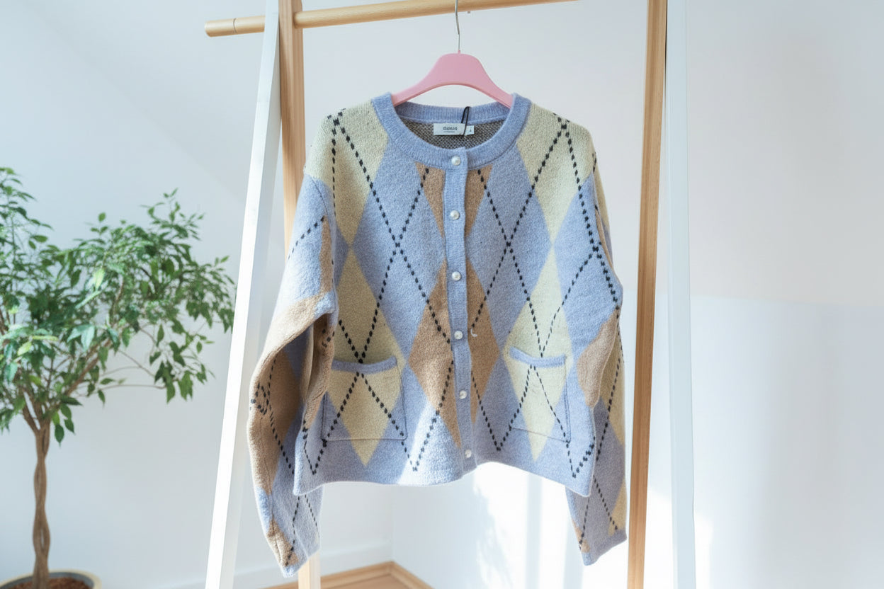 Pastell Strickcardigan Polly mit Perlenknöpfen | blau – Damen Kurzjacke