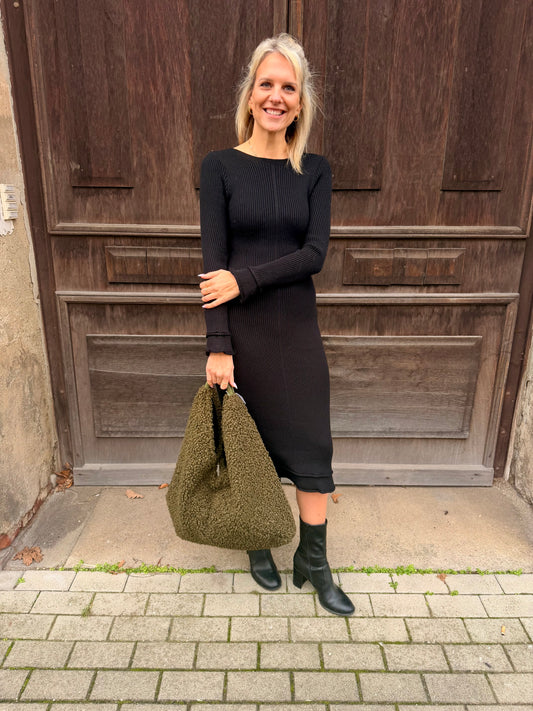 Rippstrick Midikleid Essential – Schwarz und Beige