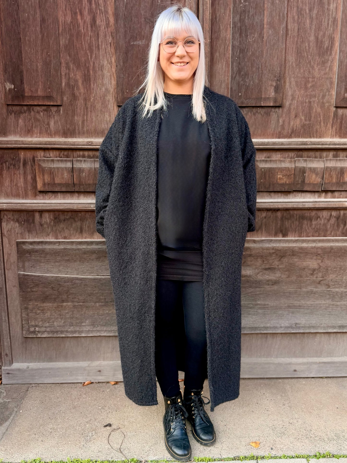 “Cozy Chic” – Oversized Mantel in Trendfarben | Damenmantel in Schwarz, Oliv & Camel