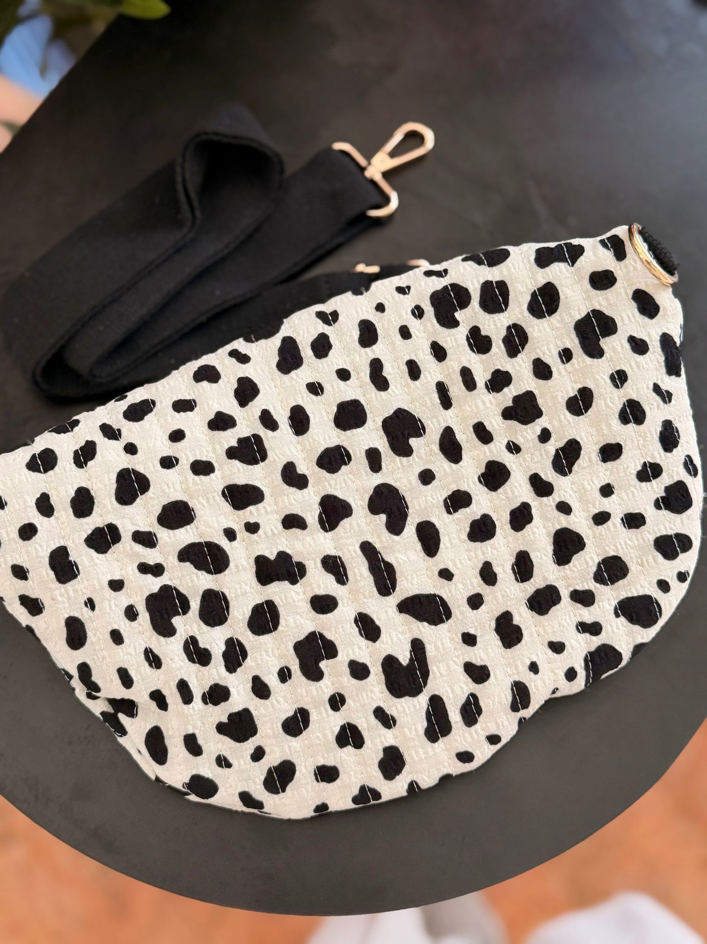 Stofftasche mit Leo-Print – Crossbody & Bauchtasche in Schwarz-Weiß