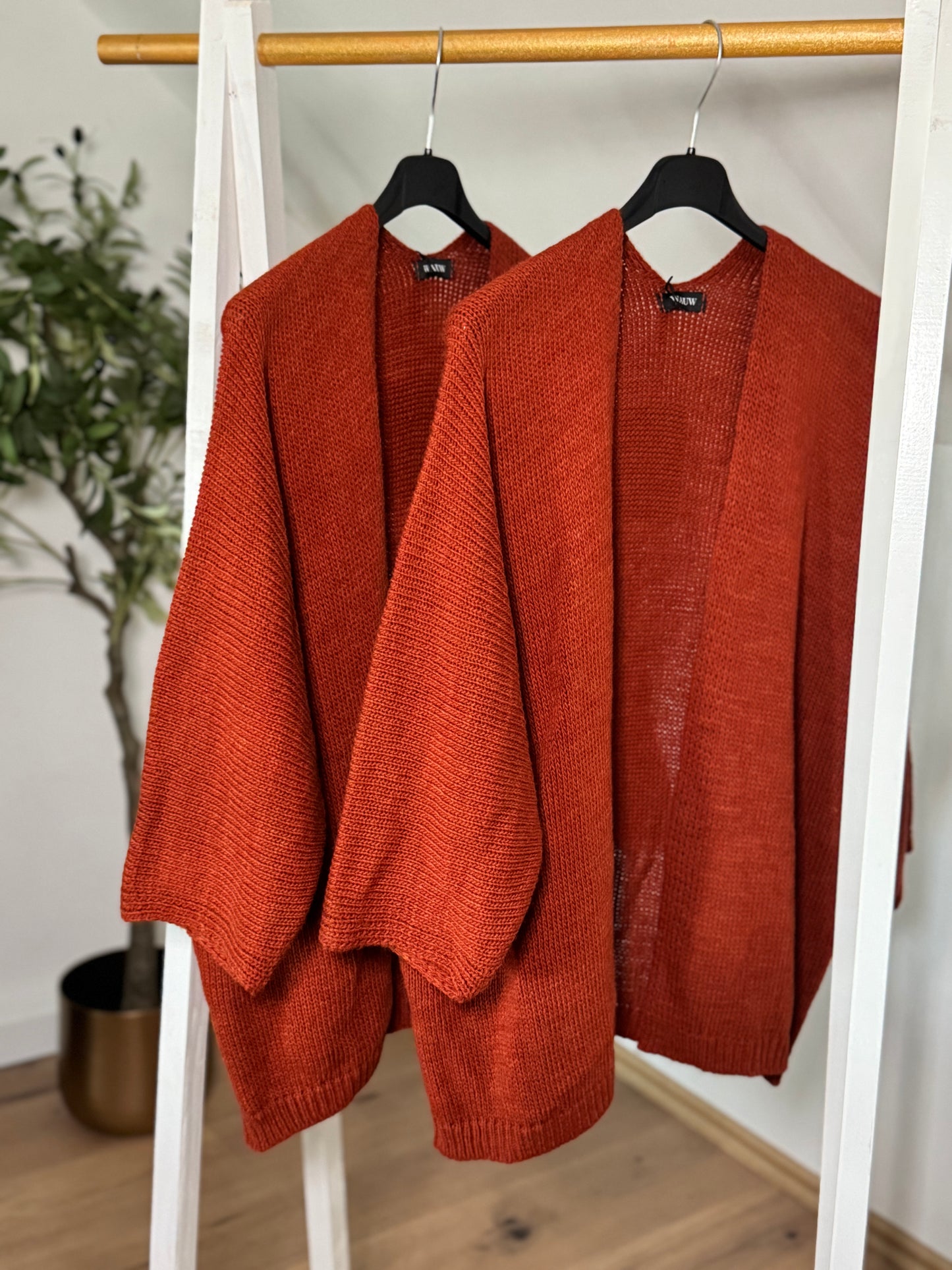 Lockere Strick-Cardigan in Rostrot – Offene Front