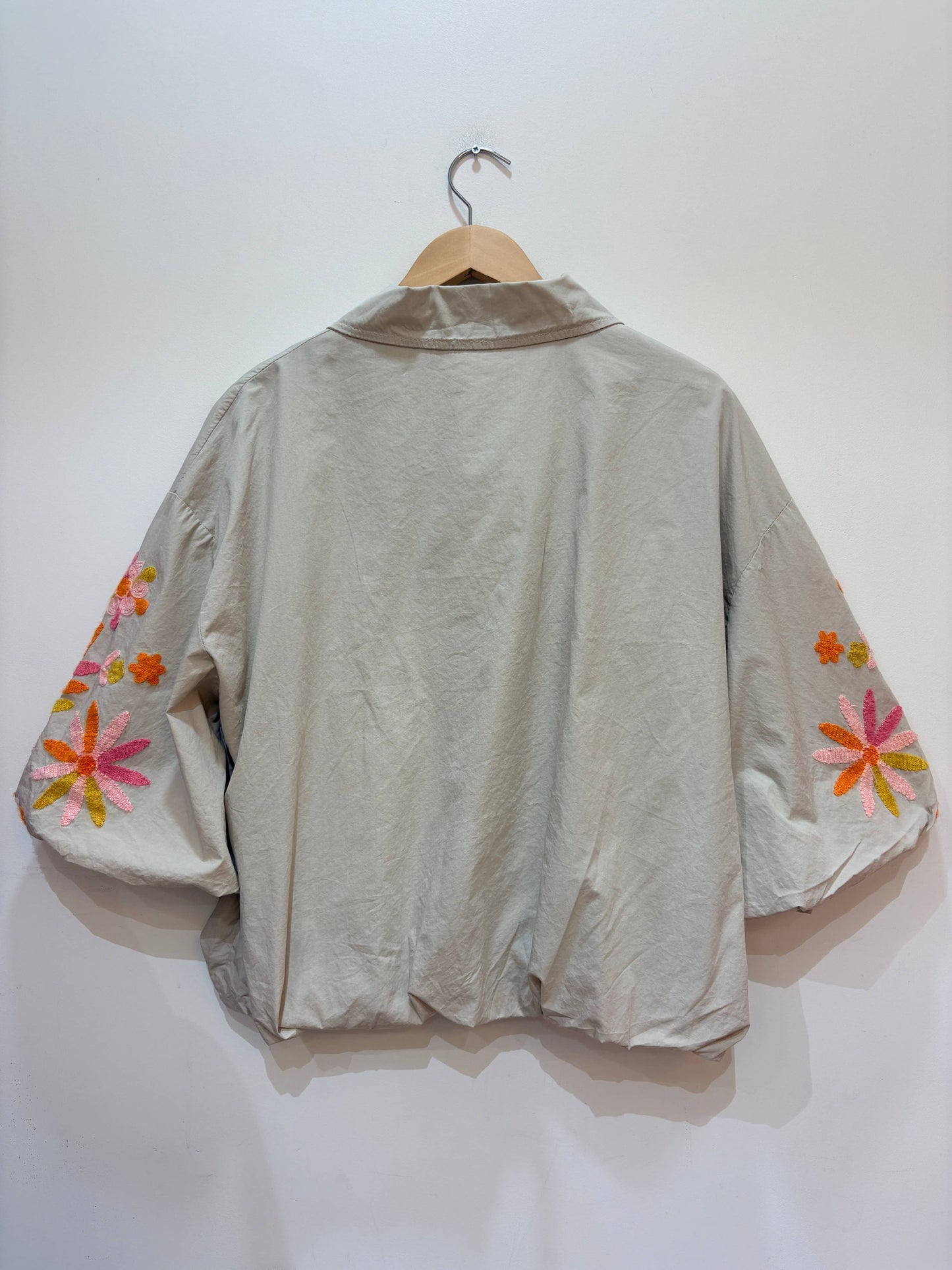Overshirtjacke mit bestickten Ärmeln PV2648