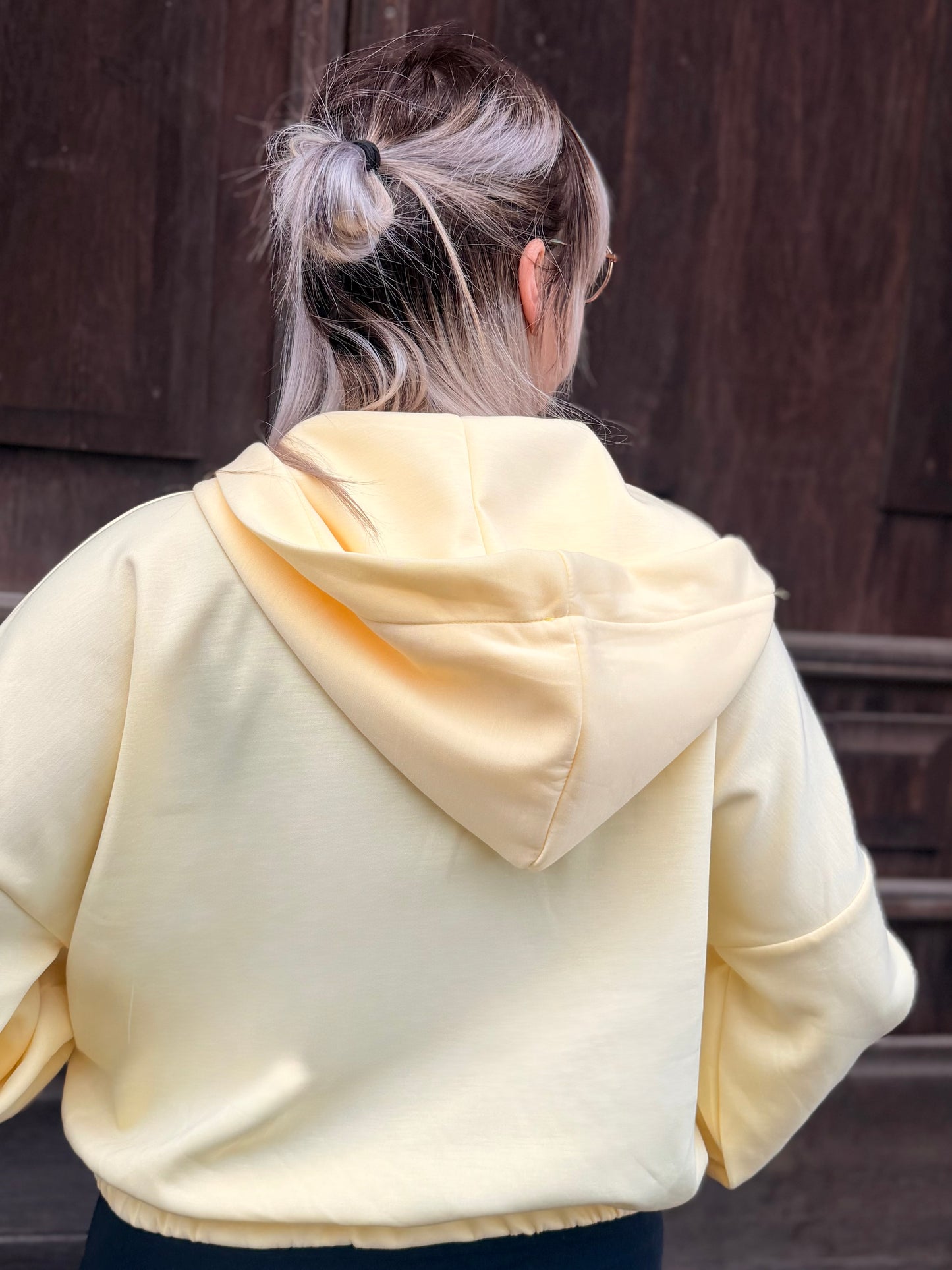 Soft Zip Hoodie Jacke – leichte Stretchjacke mit Kapuze in Trendfarben | Light Yellow, Light Green, Taupe & Black