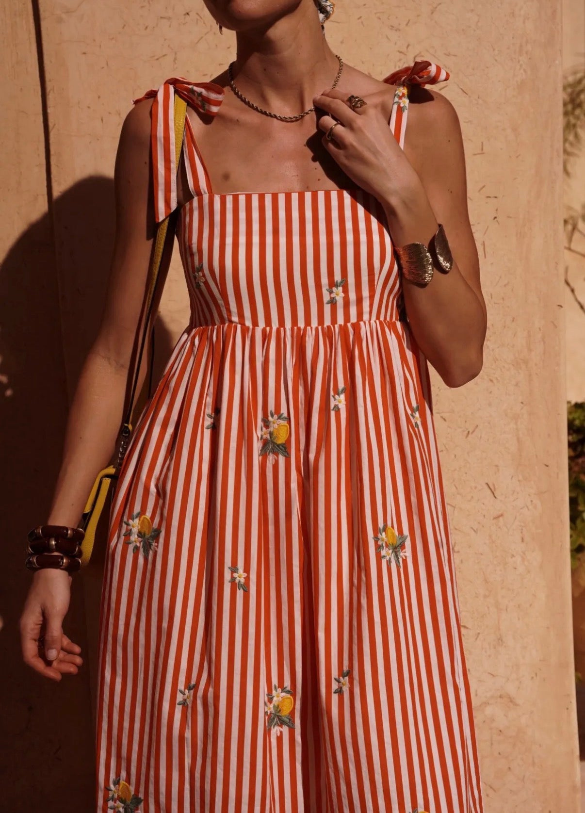 Sorrento Sommerkleid – Gestreiftes Midi-Kleid mit Zitronenstickerei