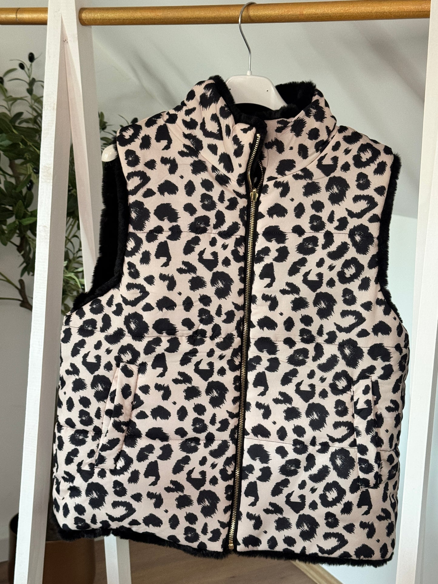 Leopardenprint Weste – Flauschig, Warm & Stylisch