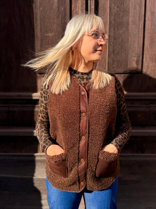 Cozy Teddy Vest – Chocolate Edition
