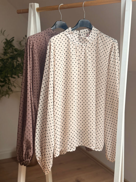Elegante Polka-Dot Bluse mit Stehkragen – Luftig, feminin & figurumspielen