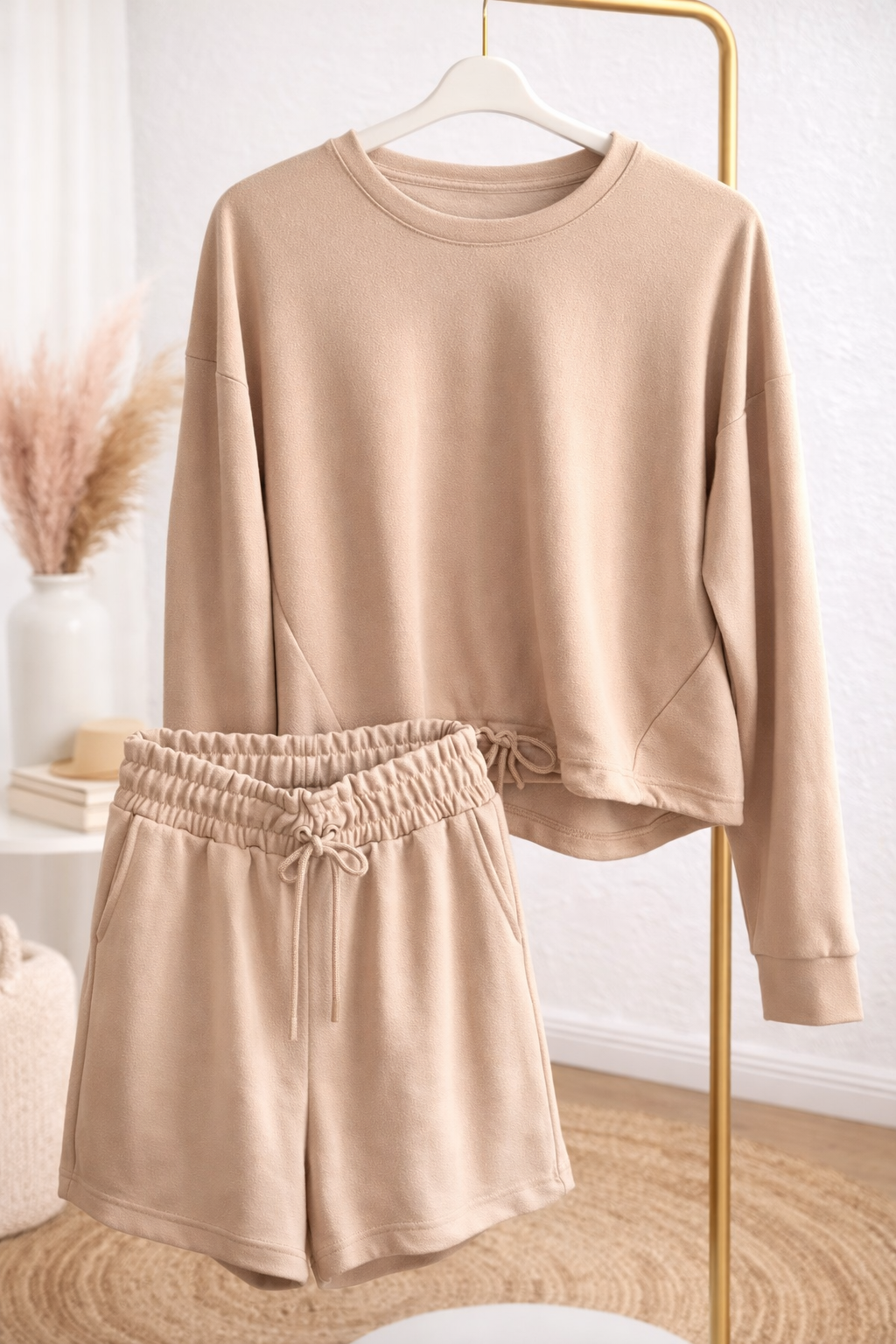 Cozy Lounge Set „Soft Touch“ – Zweiteiler aus Sweatshirt & Shorts (Beige/Blau)