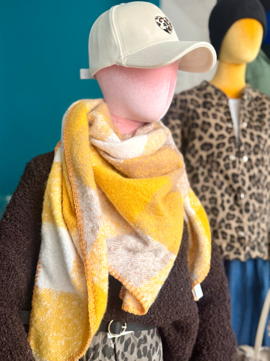 Kuschelschal „Sunny Glow“ – Dreieckstuch in Gelb-Beige-Weiß