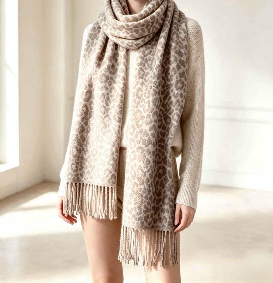 Damen-Schal mit Leopardenmuster und Fransen