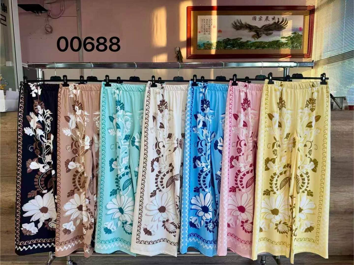 Satinhose mit floralem Print und elastischem Bund