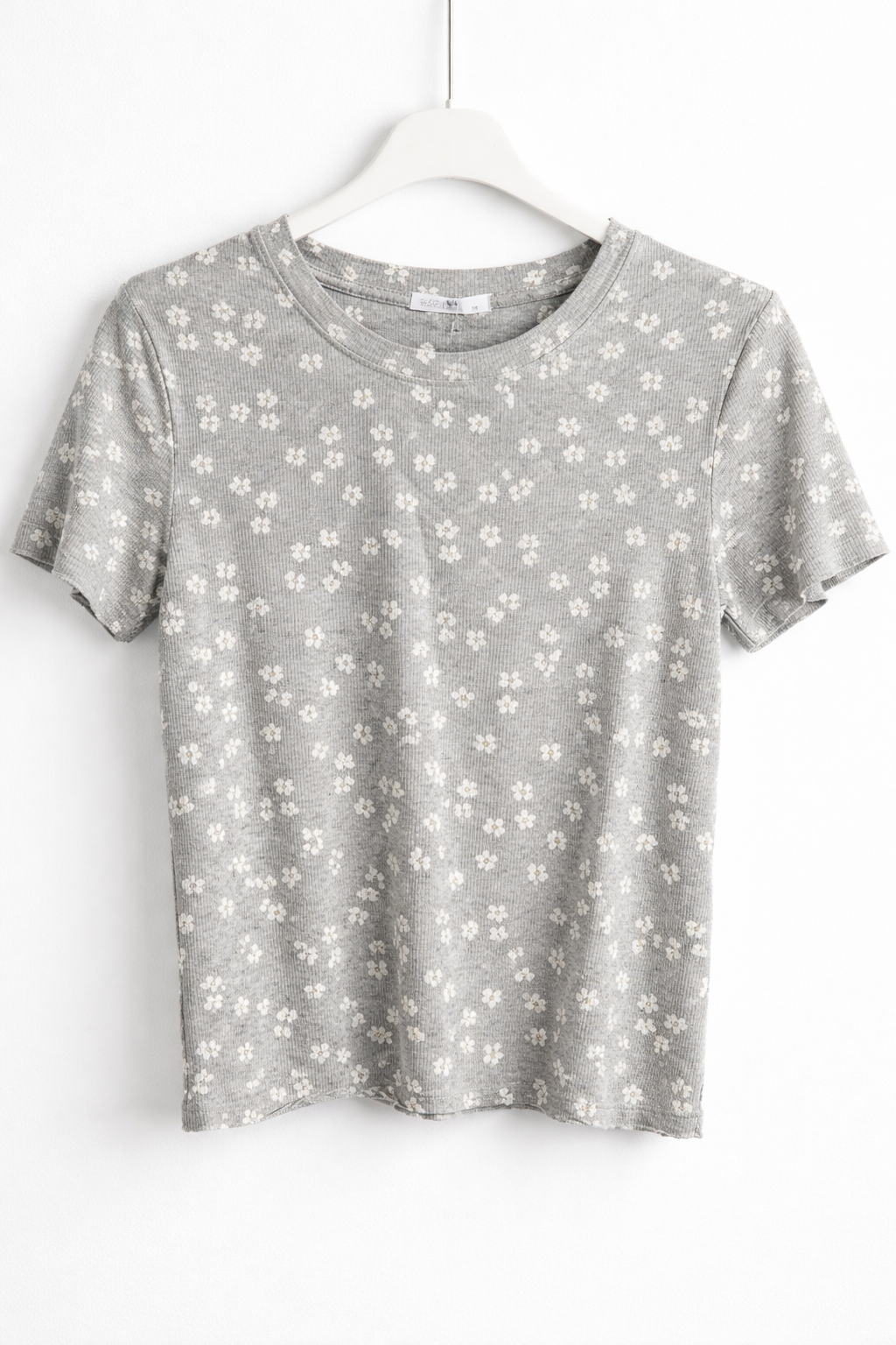 Daisy Rib Crop Shirt – Soft Grey Floral Tee