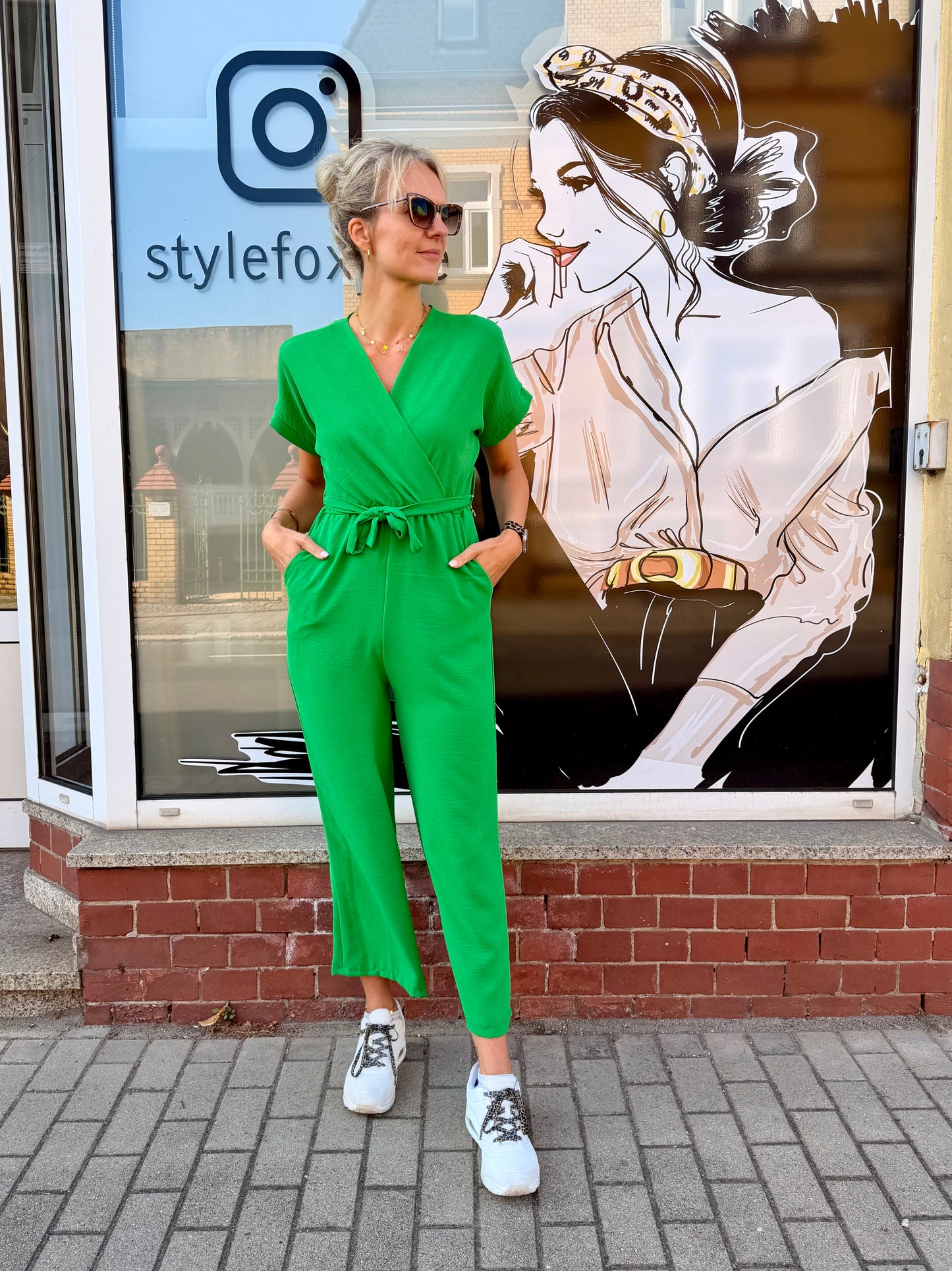 Luftiger Wickeloverall mit Bindegürtel & Taschen