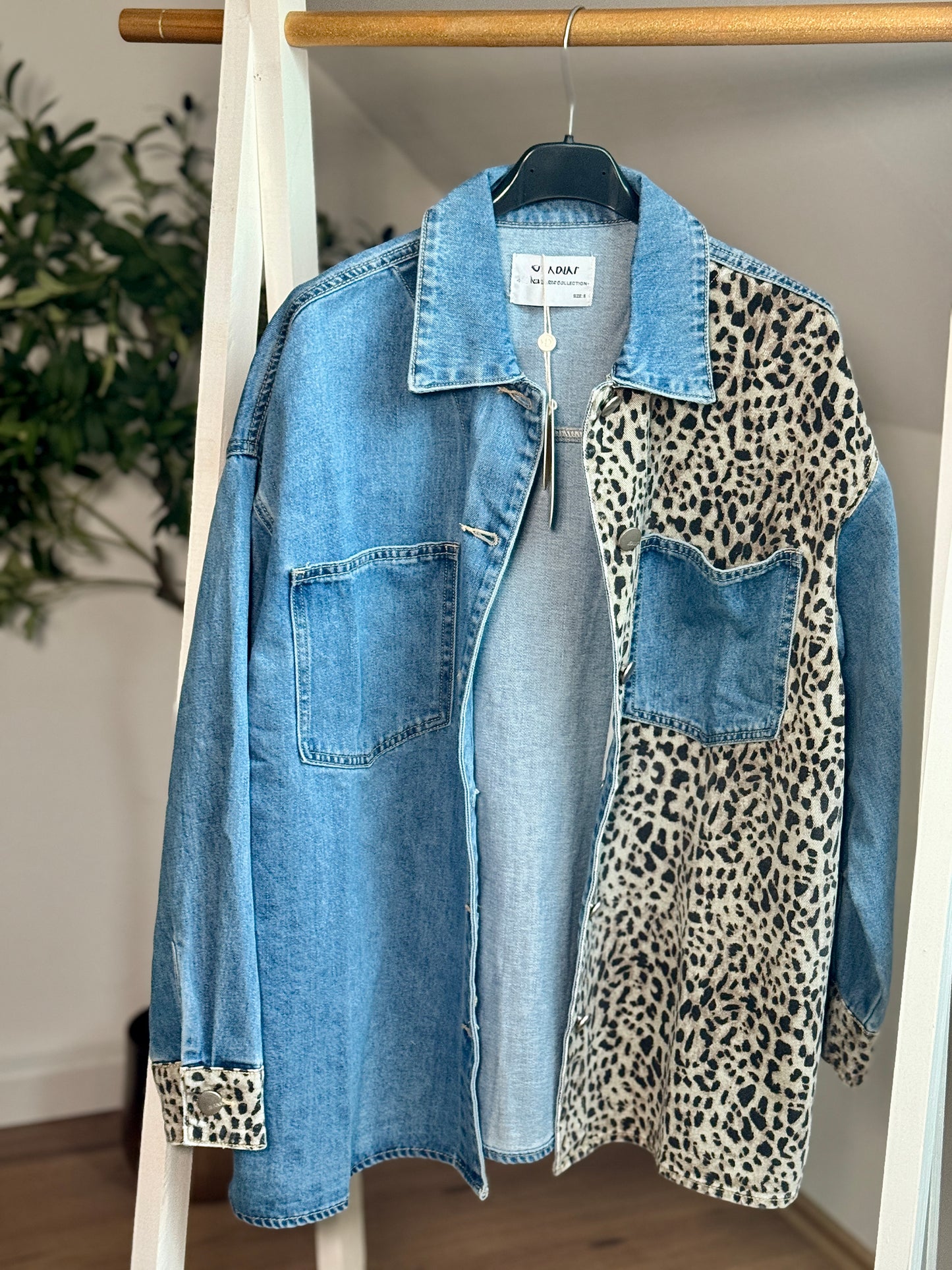 Jeansjacke im Patchwork-Style – Denim & Leo-Print Overshirt