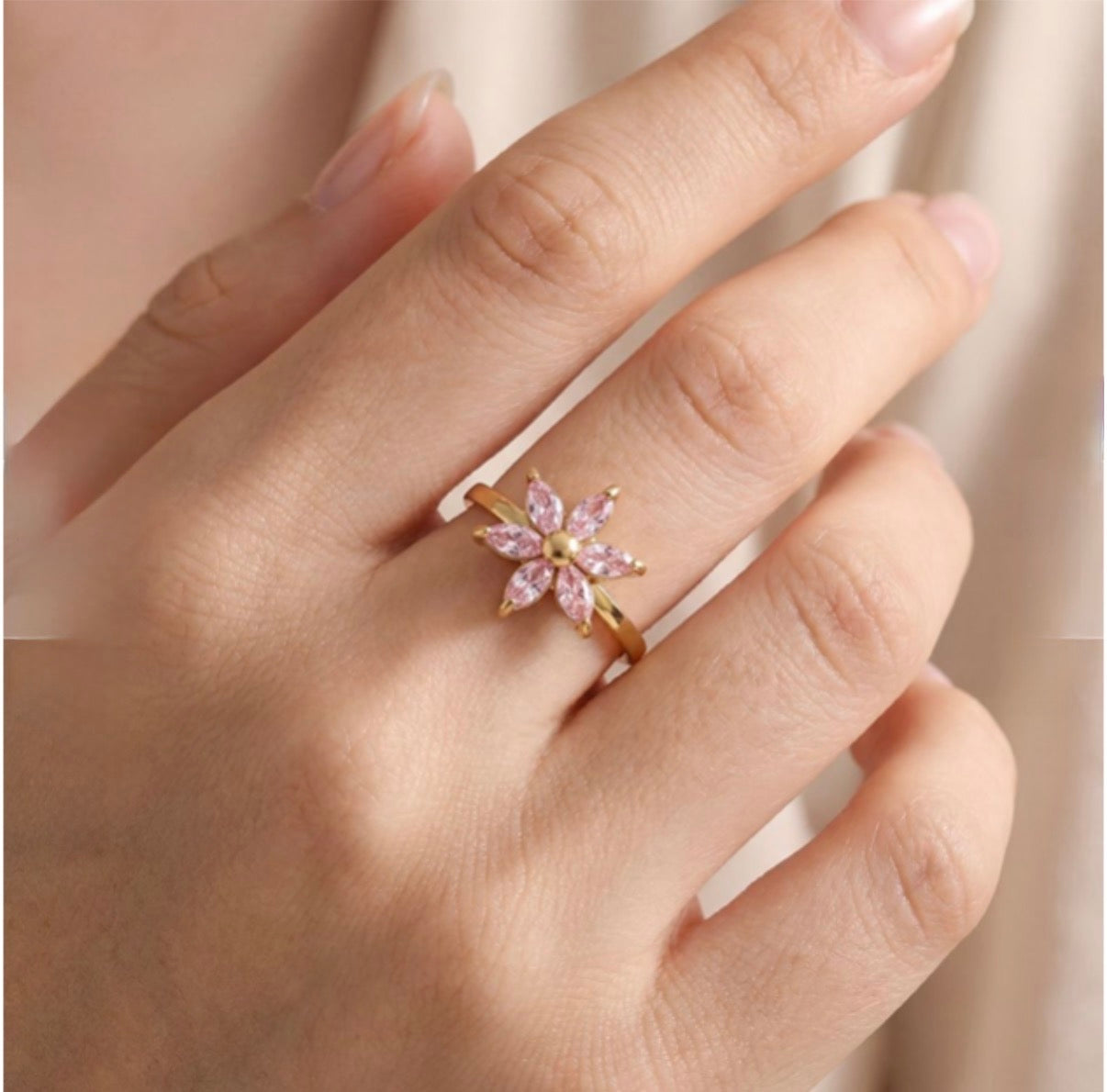 Verstellbarer Edelstahlring mit rosa Blüten-Zirkonia