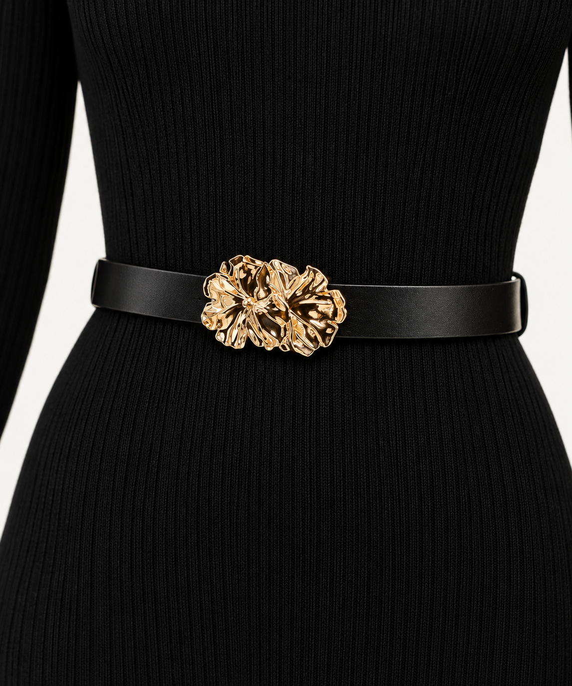 Langes Strickkleid mit Taillengürtel