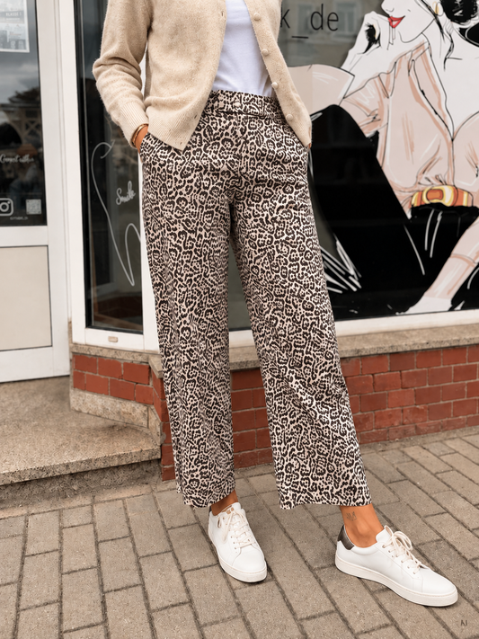 Leo Stoffhose 3/4 – Weite Damenhose mit Animal Print