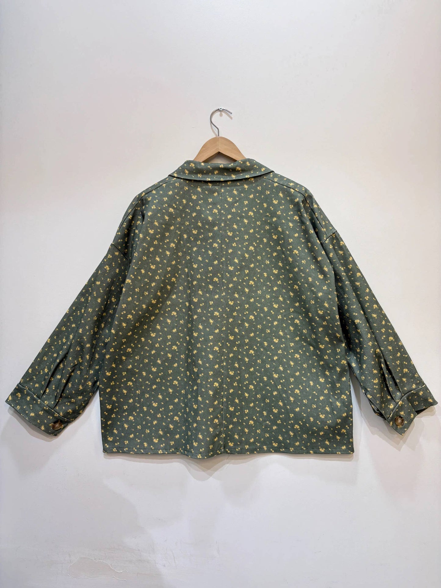 Große Größe Denimjacke mit Blumenmuster PV2630GT-1