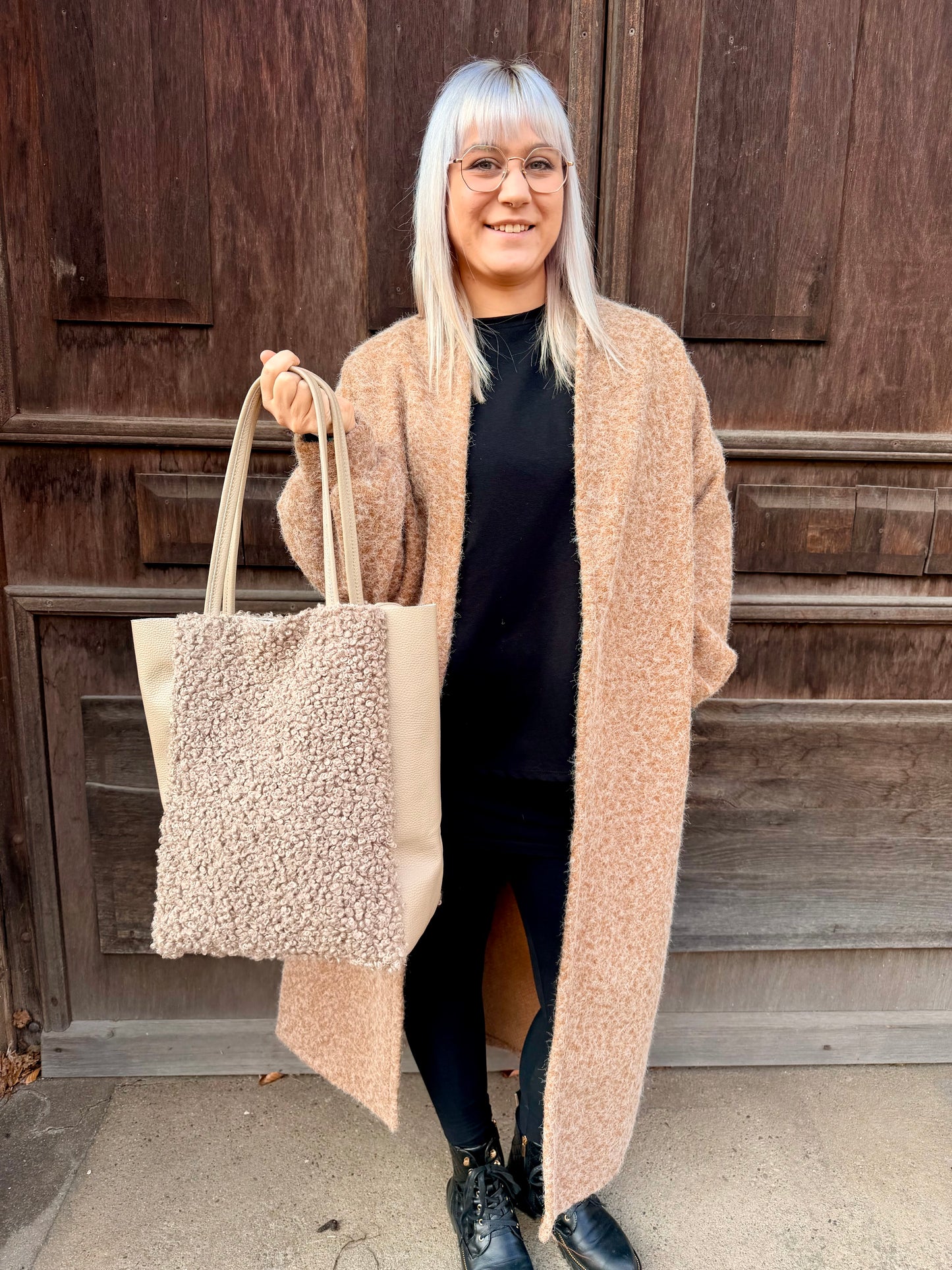 “Cozy Chic” – Oversized Mantel in Trendfarben | Damenmantel in Schwarz, Oliv & Camel