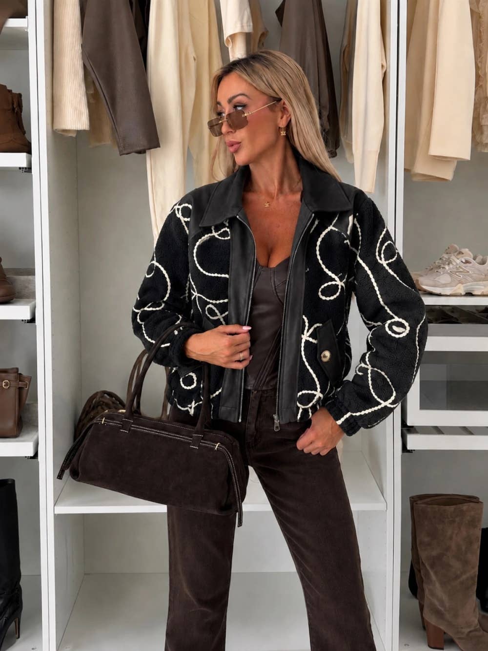 Jacke aus Wildlederimitat & besticktem Bouclé – Bomber-Chic